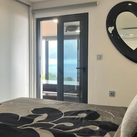 The View-neves פונשל