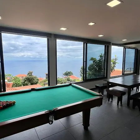 The View-neves *